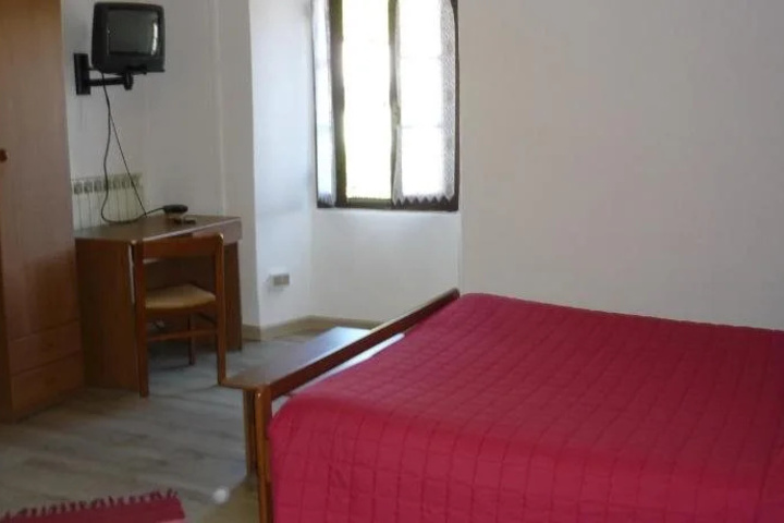 Room 5 of 12