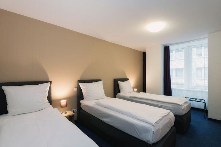 Room 2 of 17