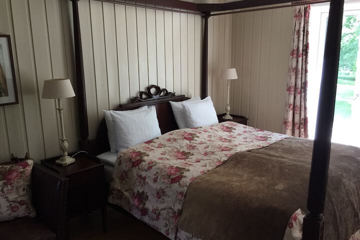 Room 2 of 12