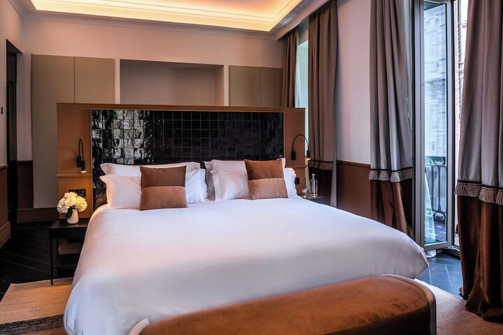 Room 10 of 24