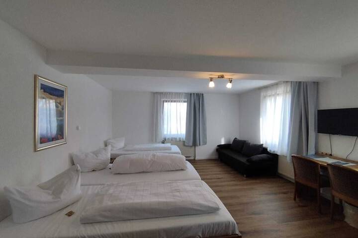 Room 13 of 27
