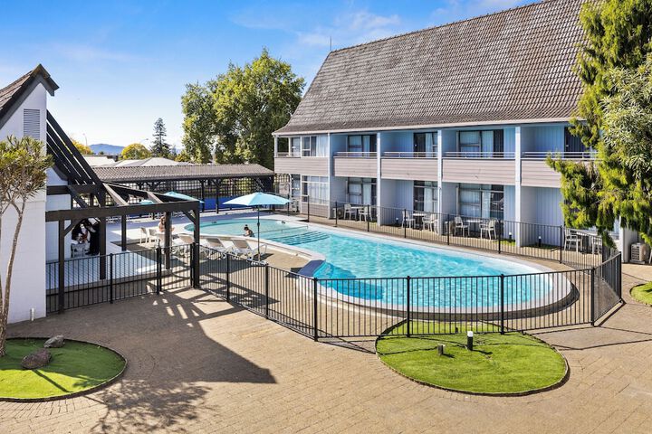 Pool 39 of 65