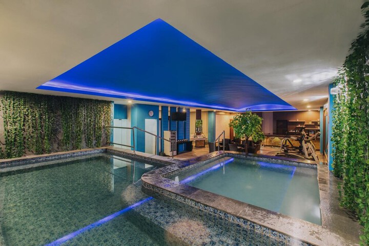 Pool 51 of 72