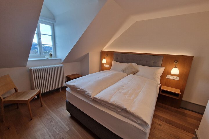 Room 16 of 60