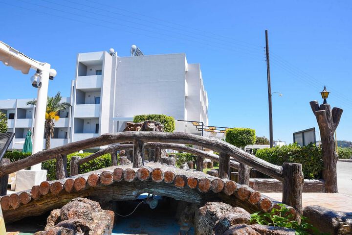 Hotel 71 of 80