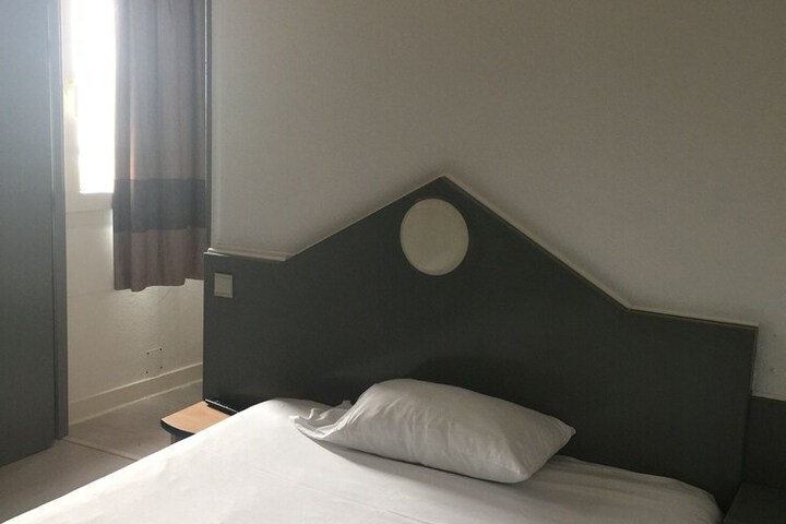 Room 6 of 34