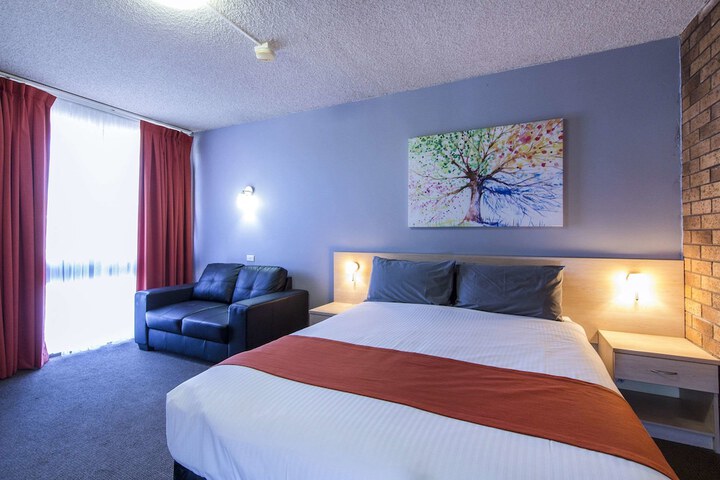 Room 9 of 42