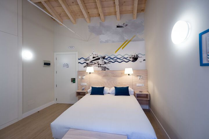 Room 6 of 77