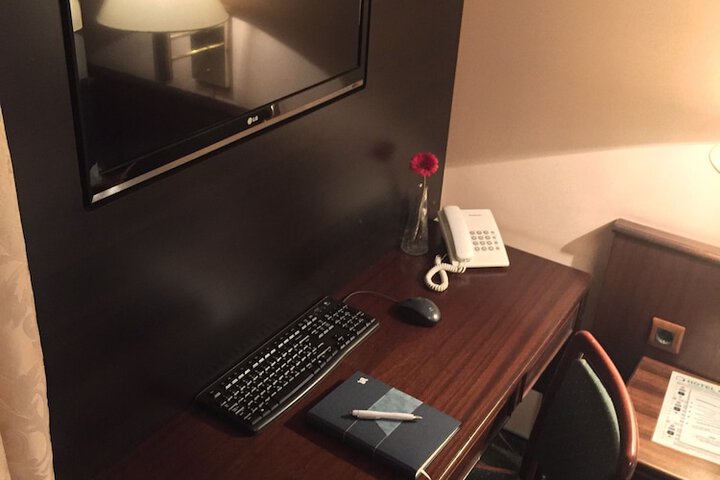 Room 11 of 22