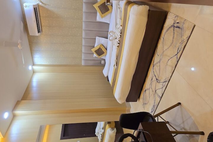 Room 17 of 48