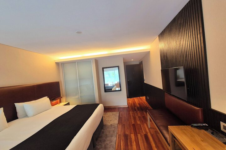 Room 19 of 210
