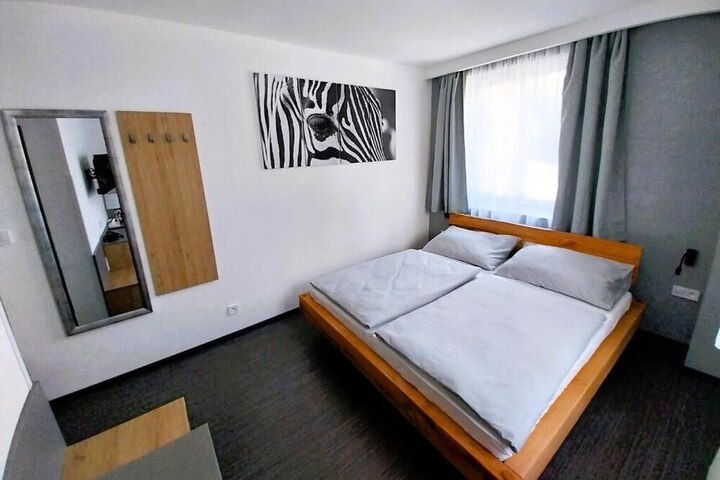 Room 13 of 66
