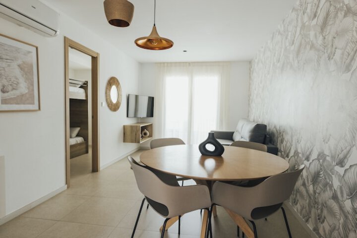 Room 8 of 25