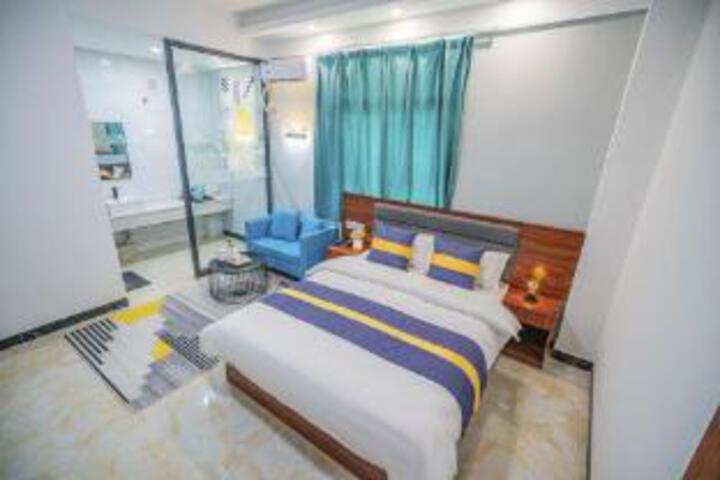 Room 7 of 8