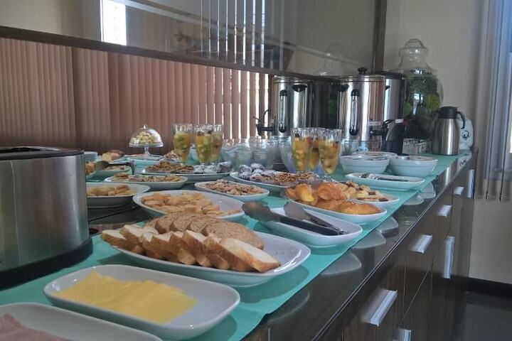 Breakfast/Coffee Service 27 of 32