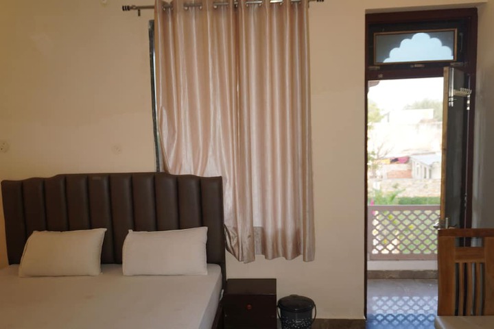 Room 12 of 73