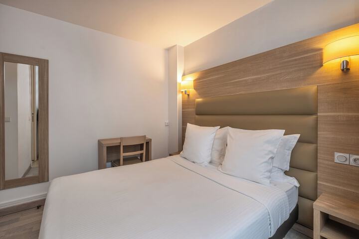 Room 8 of 27