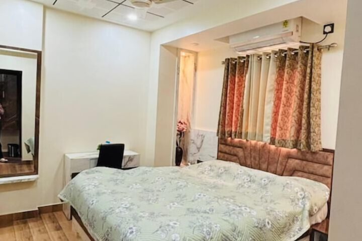 Room 13 of 21