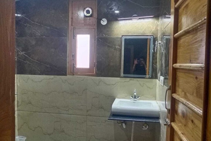 Room 17 of 21