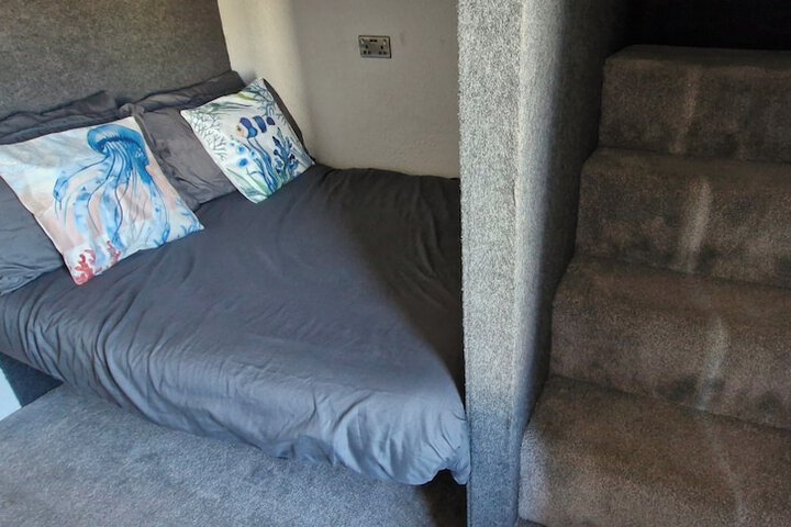 Room 2 of 18