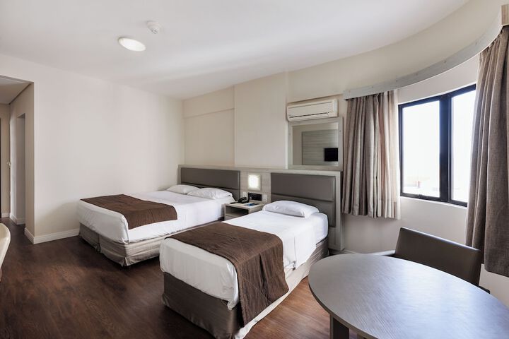 Room 13 of 34