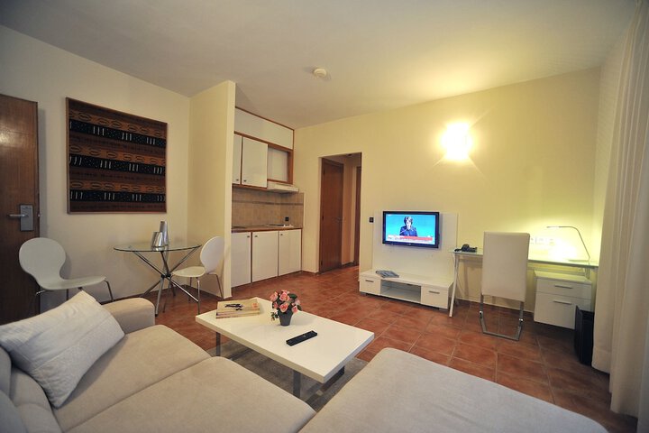 Room 27 of 68