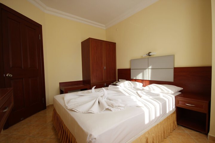 Room 4 of 42