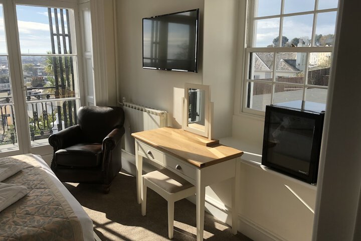 Room 11 of 35
