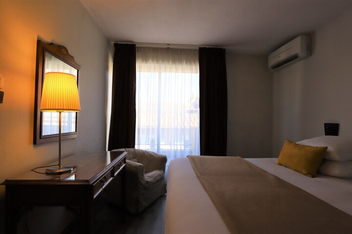 Room 10 of 46