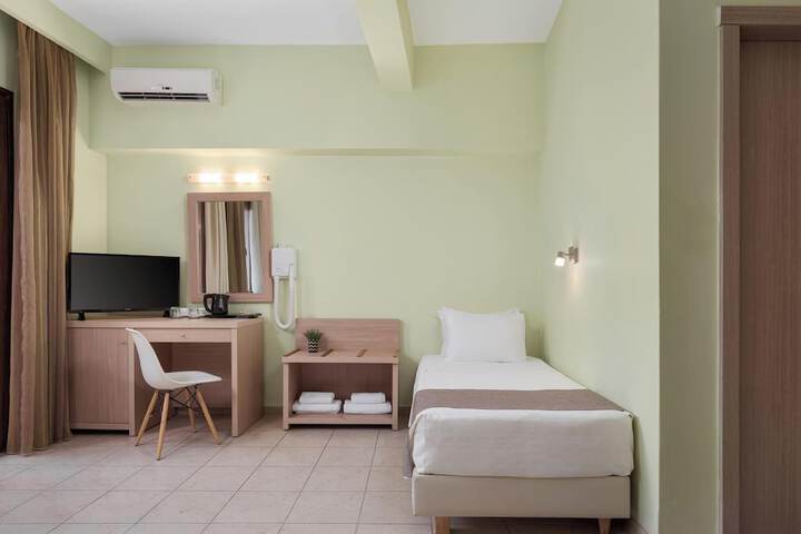 Room 13 of 70