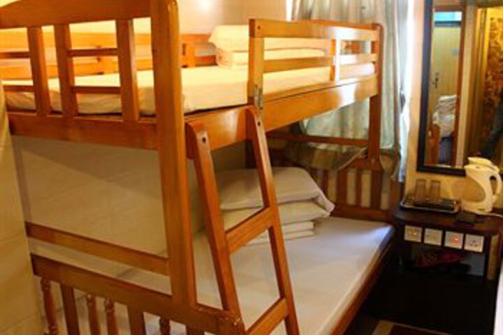 Room 16 of 44