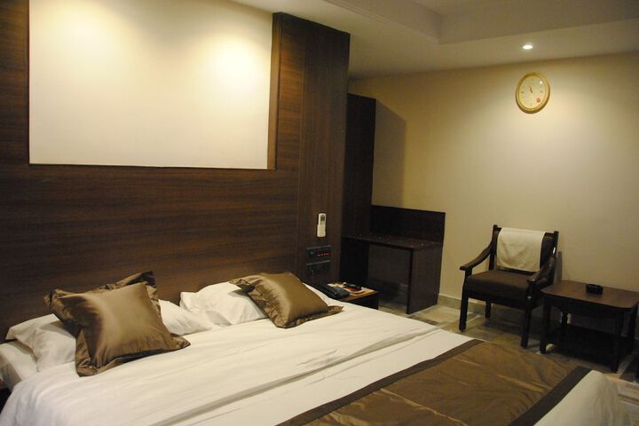Room 2 of 16