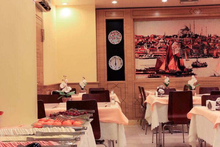 Breakfast area
