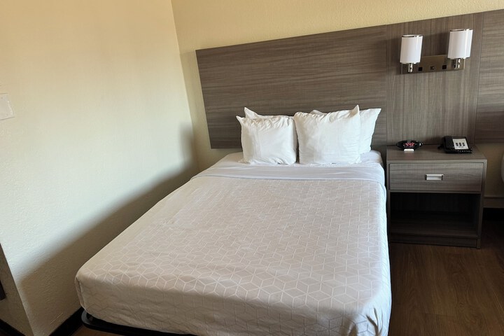 Room 8 of 52