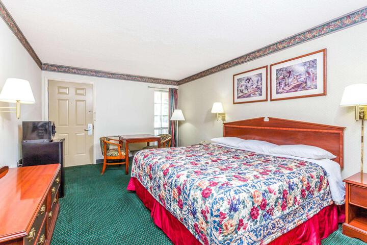 1 King Bed Accessible (1 of 9)