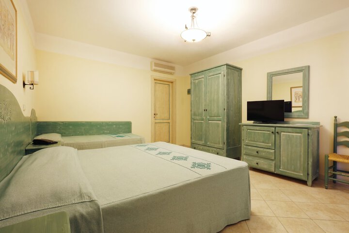 Room 6 of 16