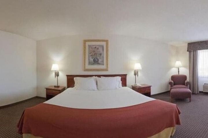 Room 14 of 36
