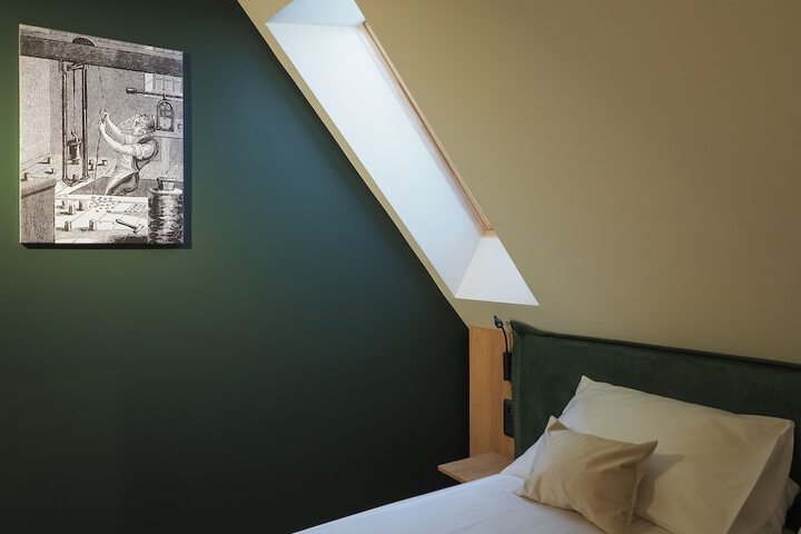 Room 15 of 74