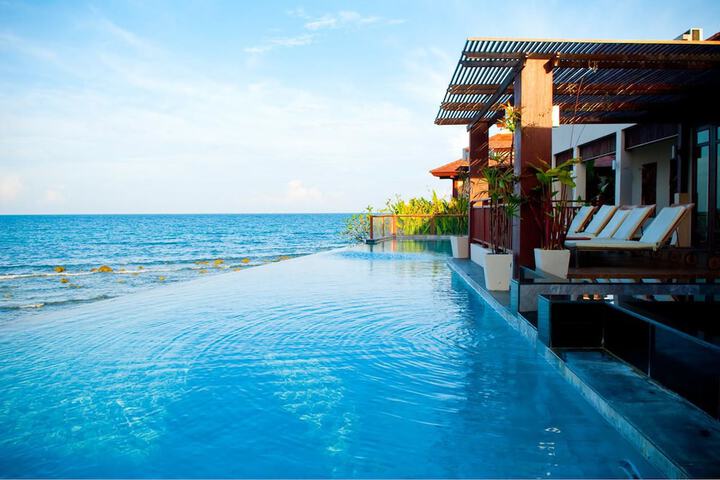 Pool Hotel