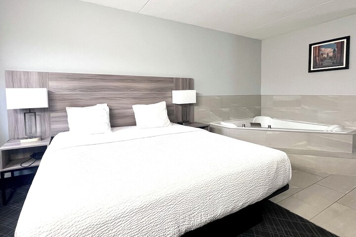 1 King Bed (14 of 22)