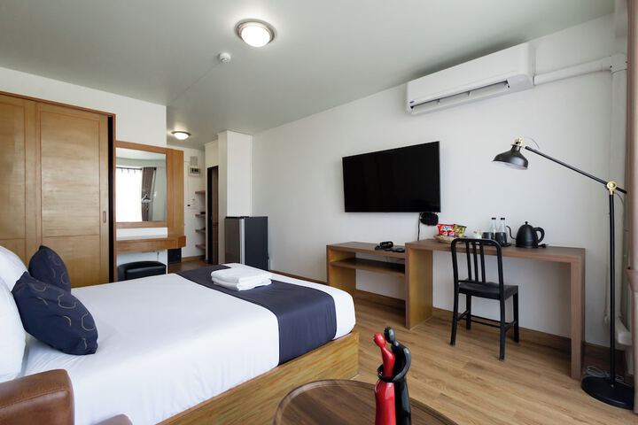 Room 28 of 79