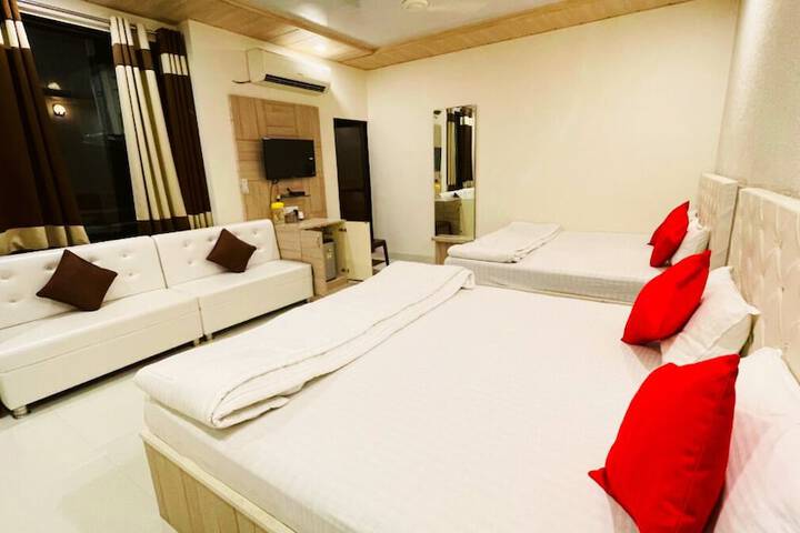 Room 4 of 10