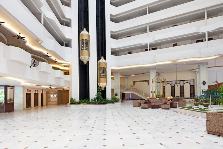 Entrance & Lobby