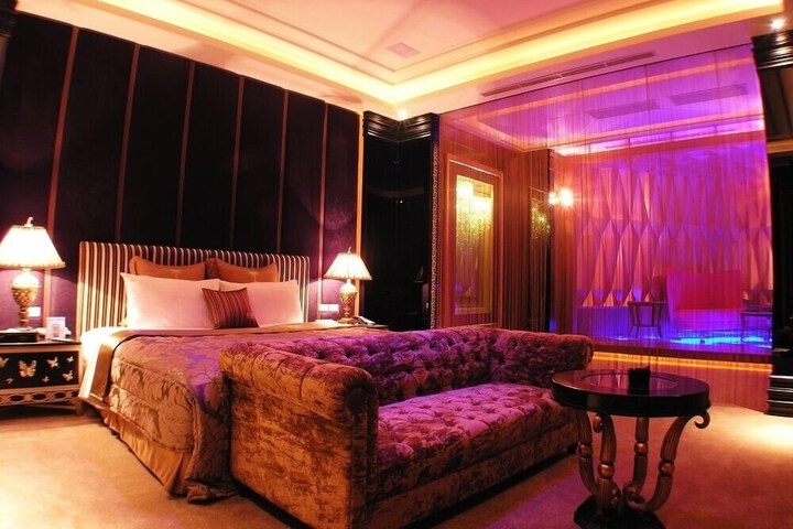 Room 19 of 100
