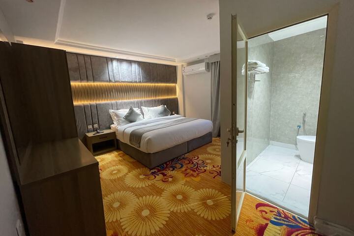 Room 12 of 68