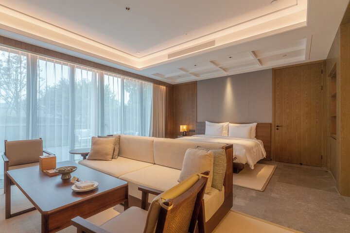 Room 33 of 76