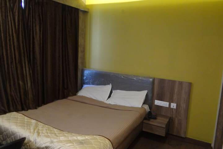 Room 7 of 12
