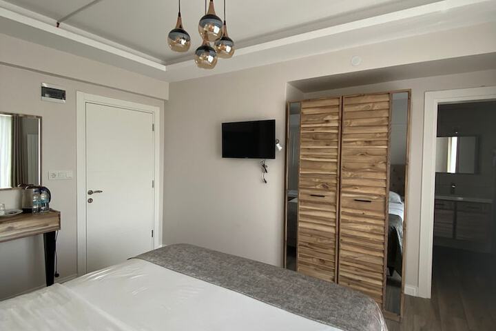 Room 12 of 27