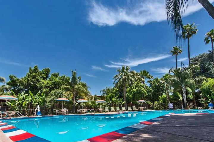 Pools & Facilities