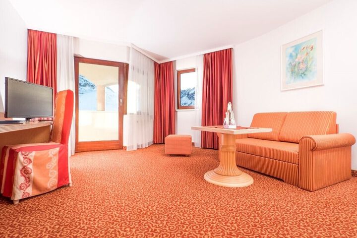 Room 11 of 38